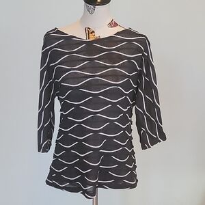 𝅺eci NEW YORK black and white 3/4 sleeve top.  Neat design.  size is Medium